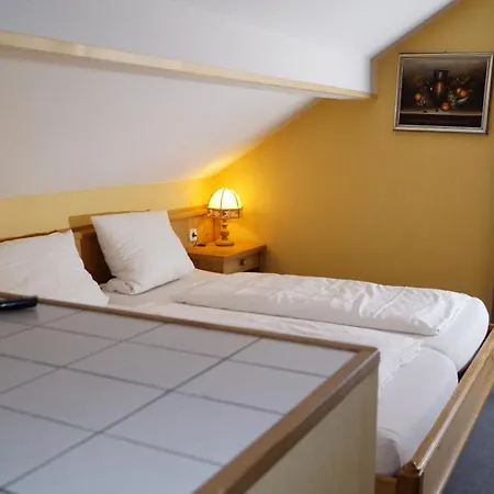 Landgasthof Falken 2* Huttlingen