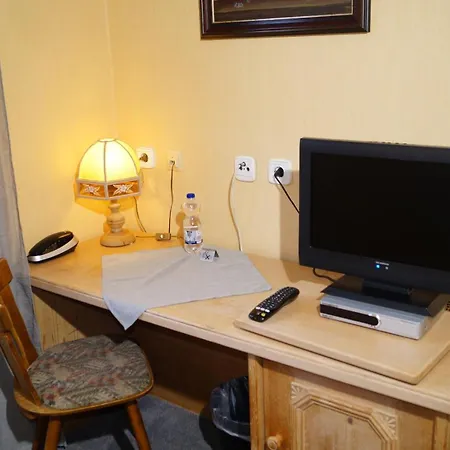 Alojamento de Acomodação e Pequeno-almoço Landgasthof Falken 2*