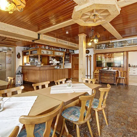 Landgasthof Falken לינה וארוחת בוקר Huttlingen