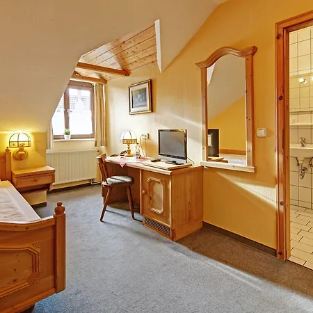 Bed & Breakfast Landgasthof Falken Huttlingen