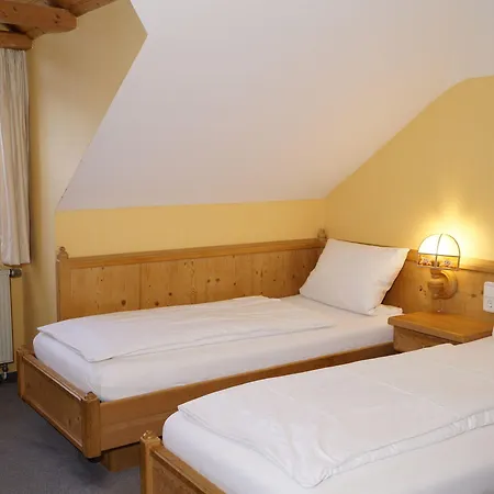 Landgasthof Falken Bed & Breakfast 2*