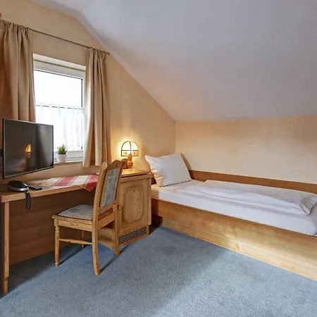 Landgasthof Falken Bed & Breakfast Huttlingen